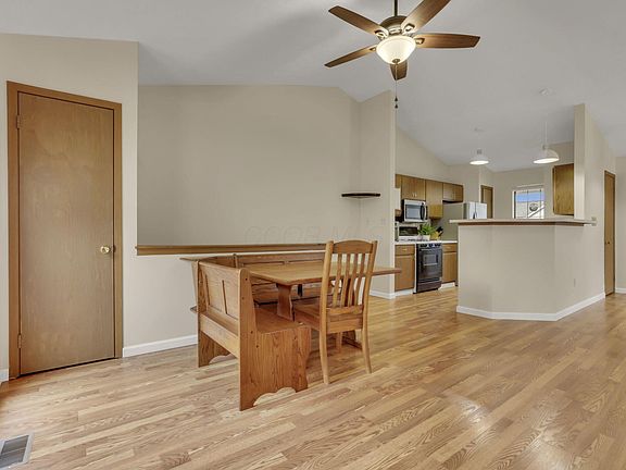 5th image of 913 Crofton Pl
