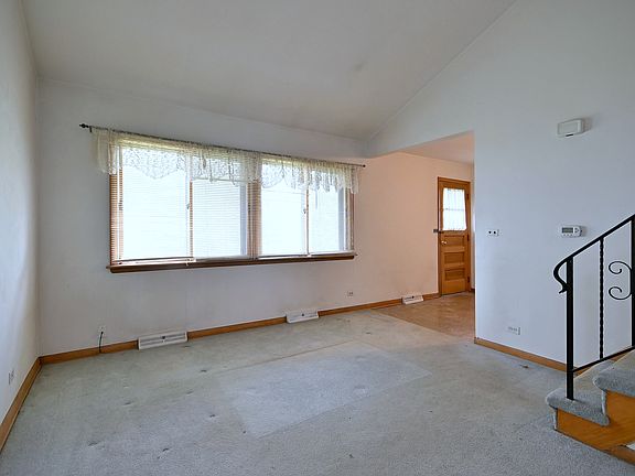 4th image of 10009 W Fullerton Ave