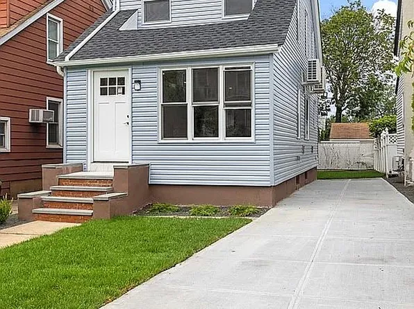 3338 153rd St, Flushing, NY 11354
