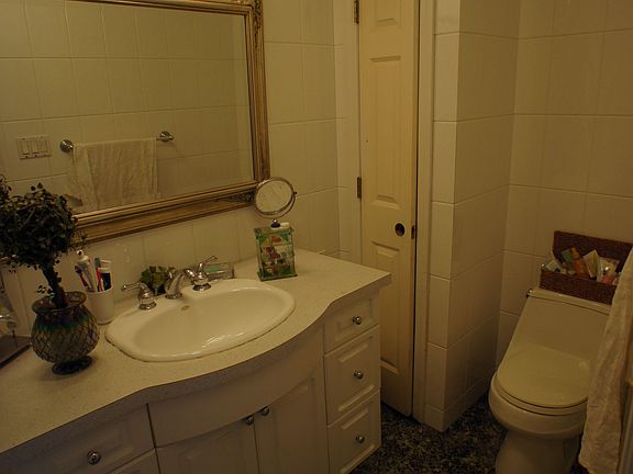 5th image of 15 Bay 13 St