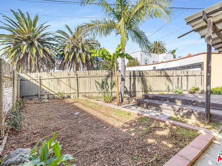 1185 S Tremaine Ave — Photo 45