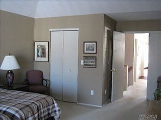 3rd image of 63 Lakebridge Dr S