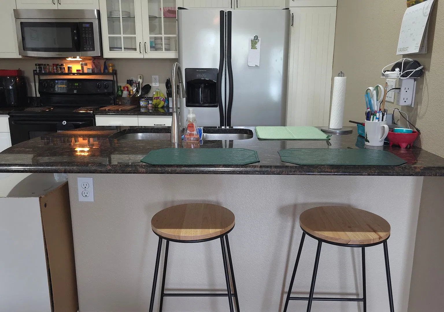 Cute 2 Bedroom Furnished Rental — Photo 3