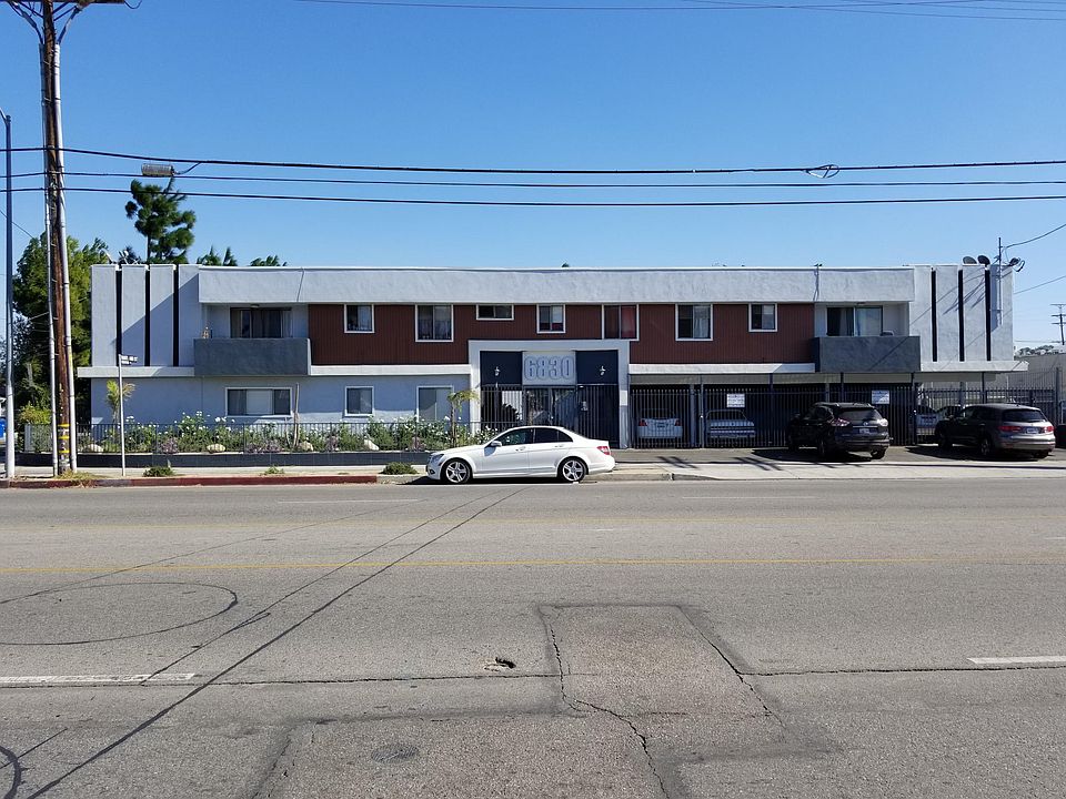 1st image of 6830 Woodley Ave APT 8