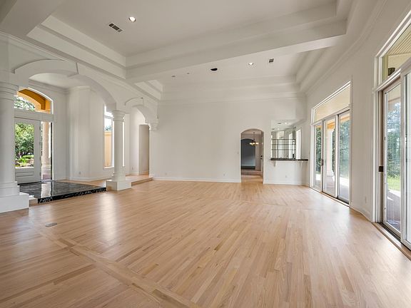 4th image of 16018 Fontaine Ave