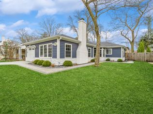 711 Hunter Rd, Glenview, IL 60025