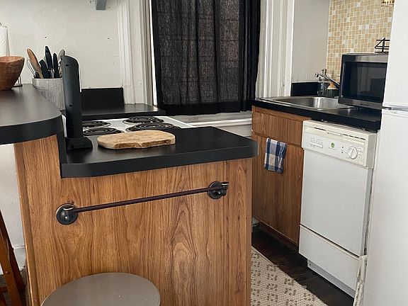 5th image of 2332 N Clark St #103N