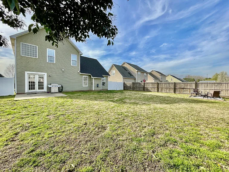 219 Bennington Dr — Photo 24