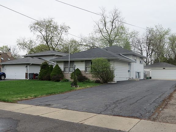 2nd image of 611 S Monterey Ave
