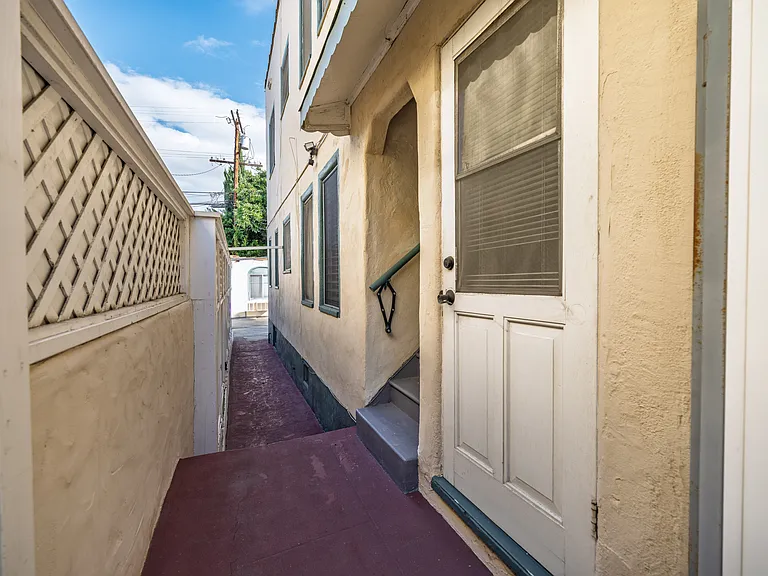 152 N Arnaz Drive — Photo 14
