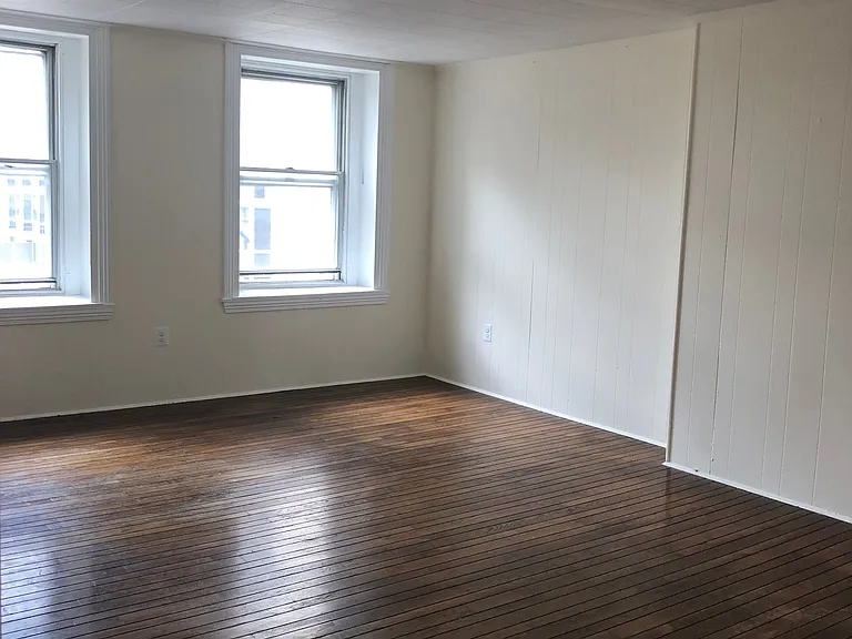 2025 Walnut St — Photo 6