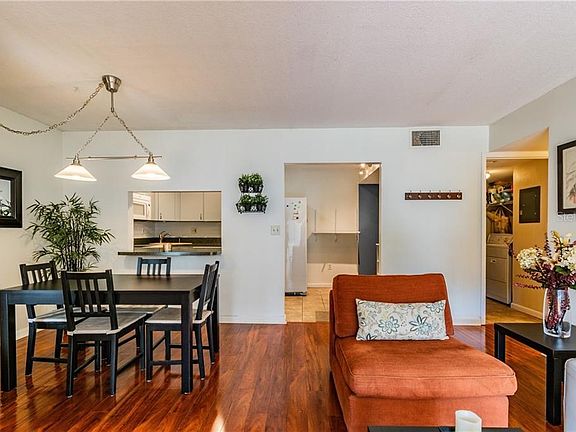 3rd image of 1345 Pine Ridge Cir E APT B1