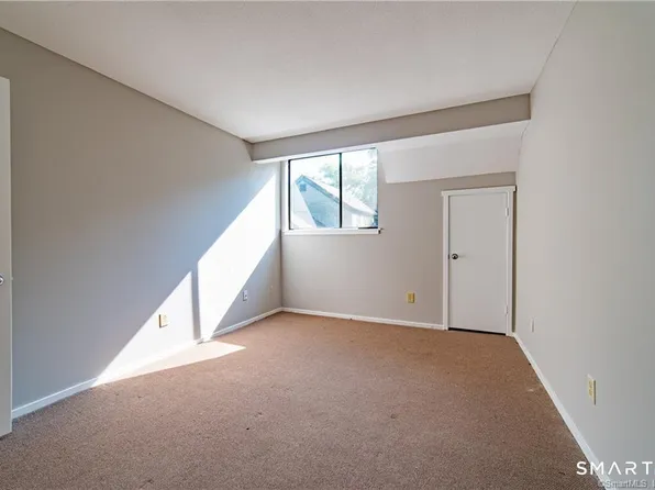 140 Woodvale Dr #E, Southbury, CT 06488