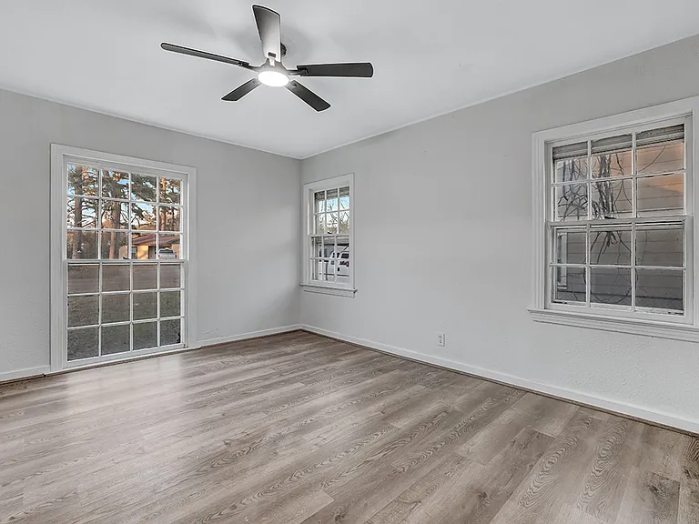 828 Burma Rd — Photo 13