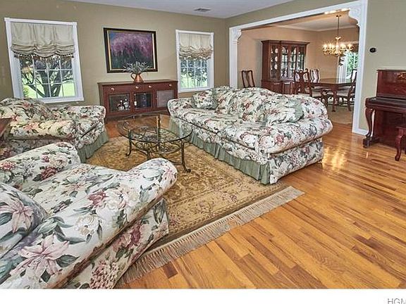 4th image of 39 Sheffield Dr