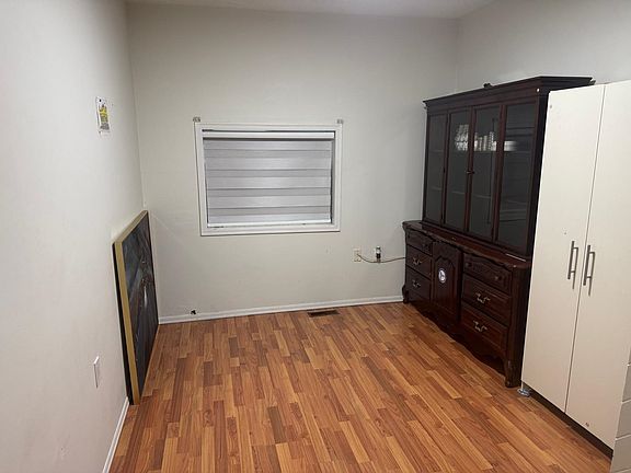 5th image of 11332 124th St
