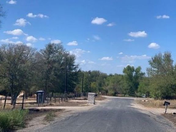 Exterior Neighborhood (street photo)