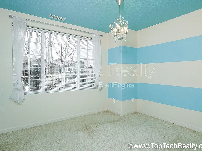477 NE Edgeway Dr — Photo 15