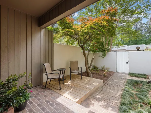 3 Waltham Pl, Chapel Hill, NC 27517