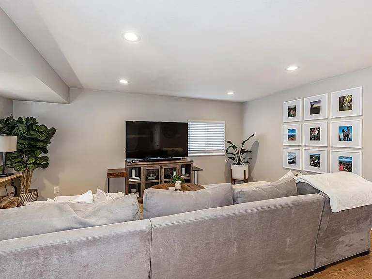 3020 S Bellaire St — Photo 5