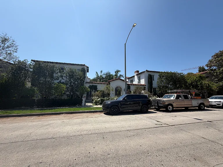 1047 S Orange Grove Ave #1 — Photo 40