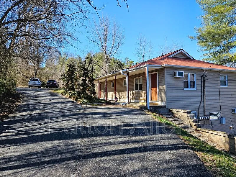 Building Photo - 180 Stadium View Dr #Y