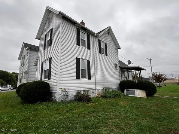 223 Pine St, Coshocton, OH 43812