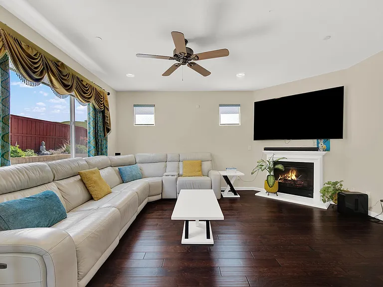 4725 Friesian Dr — Photo 6