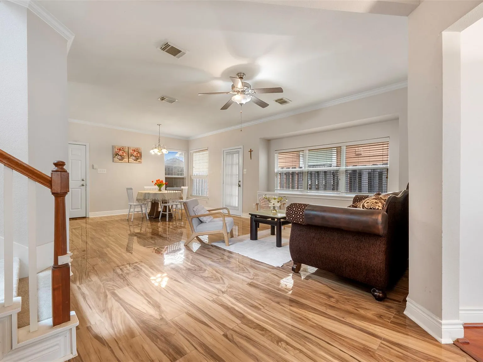3 bed, 2.0 bath, 1608 sqft, $2,100 — Photo 4