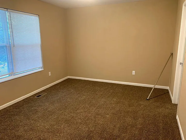Devling Place Apartments — Photo 34