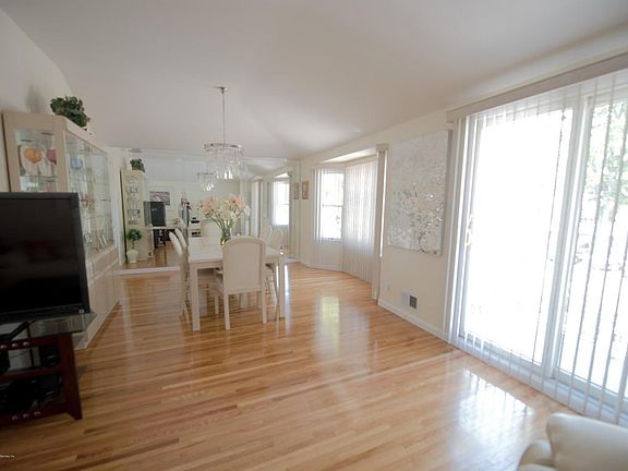 3rd image of 154 Ramona Ave