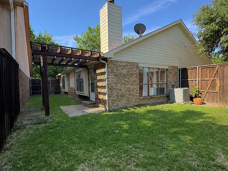 649 Albrook Dr — Photo 16