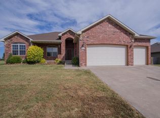 353 W Meadowgate Dr, Springfield, MO 65803