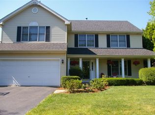 354 Colonial Cir, Geneva, IL 60134