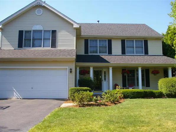 354 Colonial Cir, Geneva, IL 60134