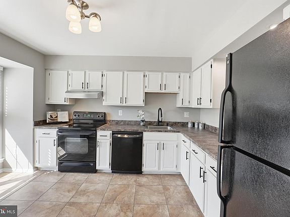 3rd image of 7840 Somerset Ct