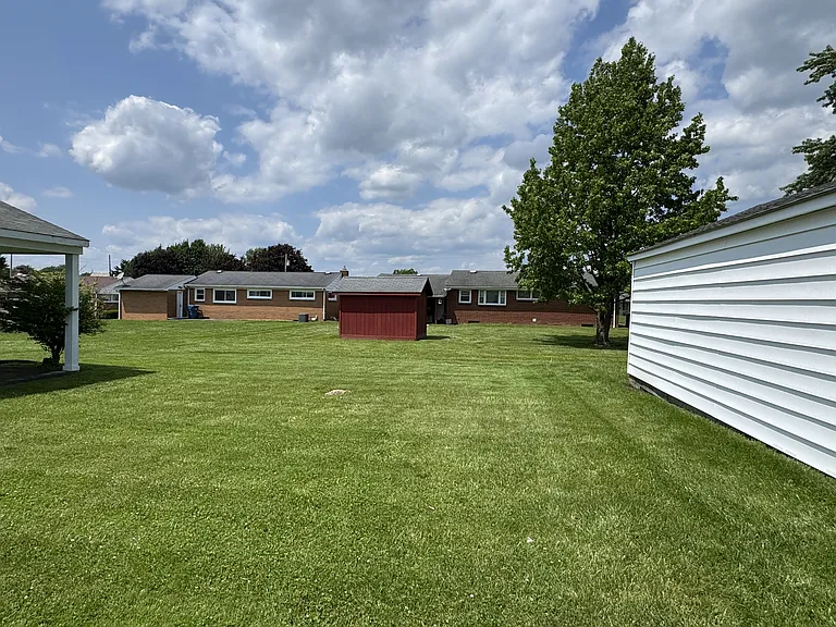 241 Helena Dr — Photo 4