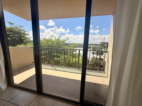 3rd image of 1470 NE 123rd St APT 512