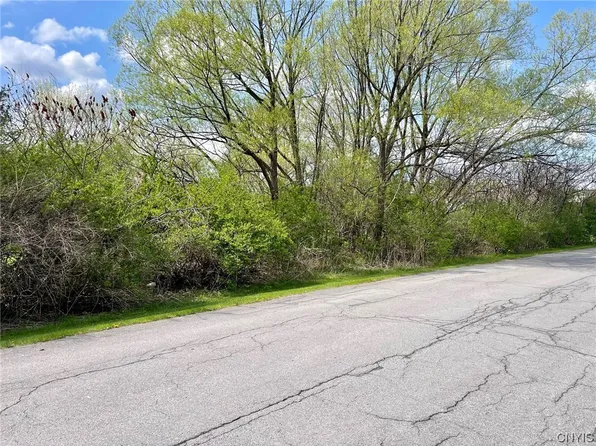1 Fawncrest Blvd #24, New Hartford, NY 13413