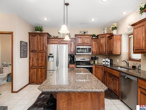 2nd image of 6714 S 185th Ave