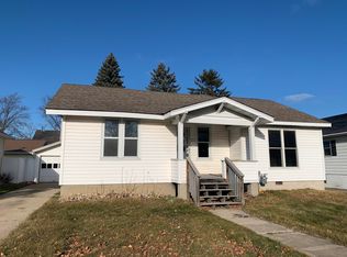 1712 17th Ave, Menominee, MI 49858