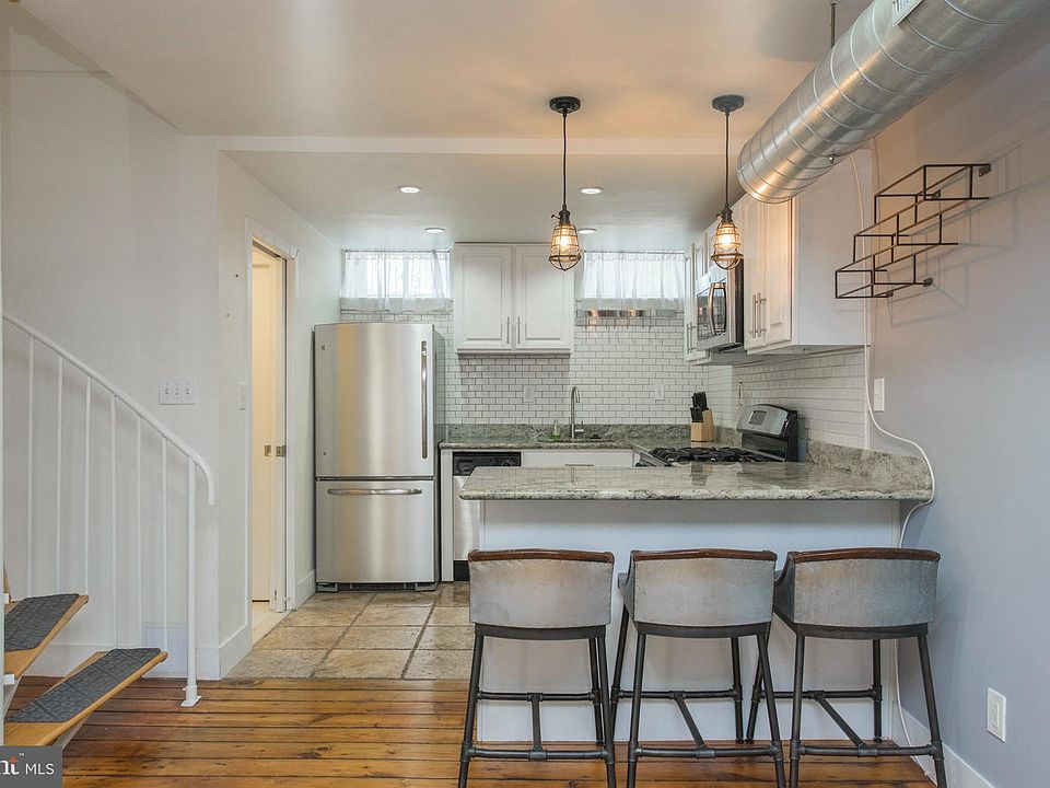1st image of 1110 S Lombard St #12