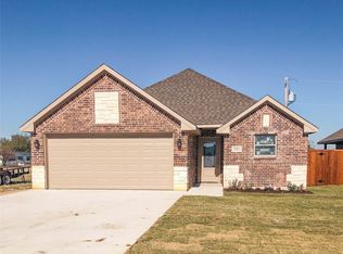 512 Gould St, Pilot Point, TX 76258