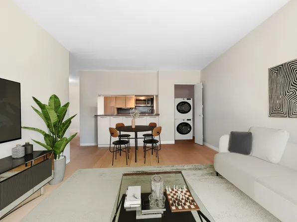 157 East 32nd Street 21B image 2 of 11