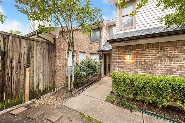 2100 Stradivarius Ln — Photo 3