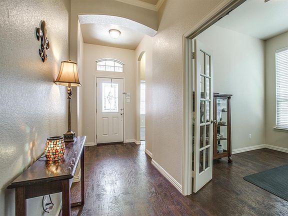 3rd image of 5212 Pinewood Dr