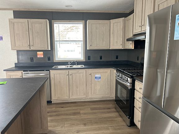 3rd image of 215 S Lyon Woods #96