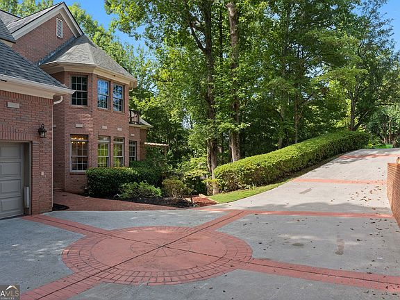 2nd image of 27 Wing Mill Rd
