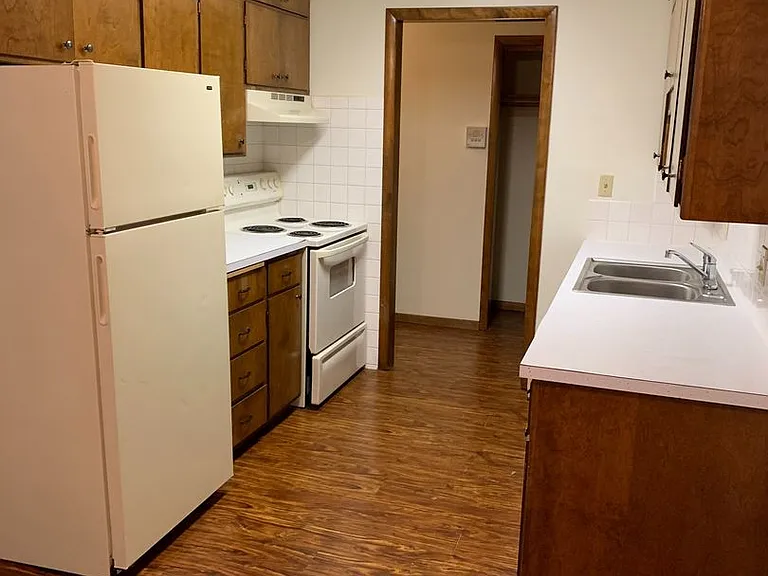 Cottonwood Apartments — Photo 26