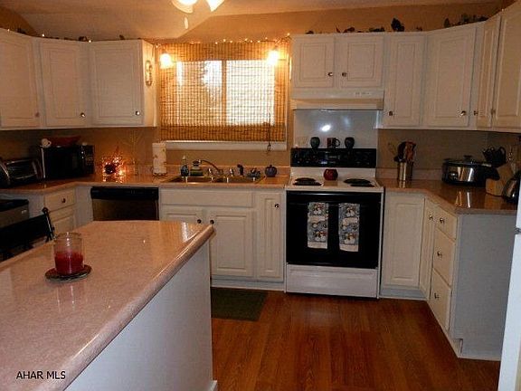 3rd image of 307 Eveningtide Ave